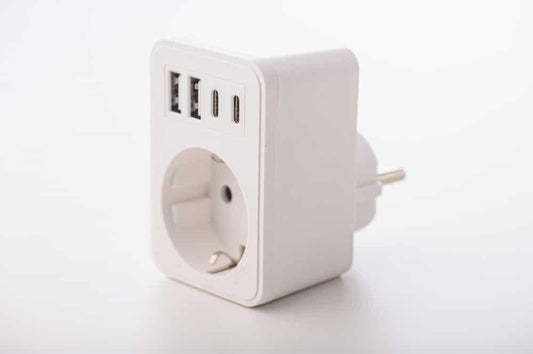 Adaptor simplu 1xSchucko, USB 2xtipA+2xtipC, 16A, 250W, alb Strohm / SM-A-CGZB1U1