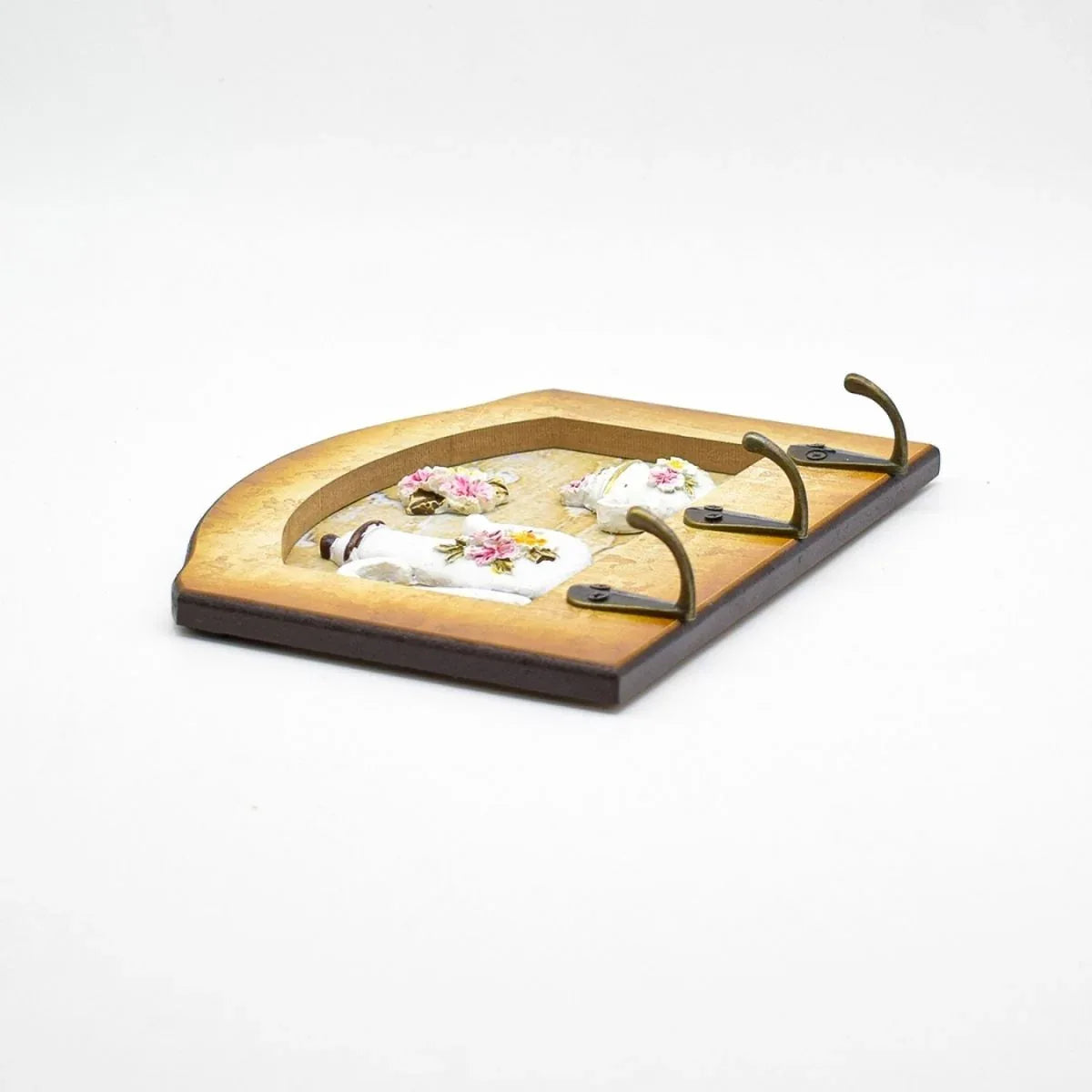 Cuier decorativ cu 3 carlige, Naimeed D65-5, 20x15.5x0.8 cm, Maro