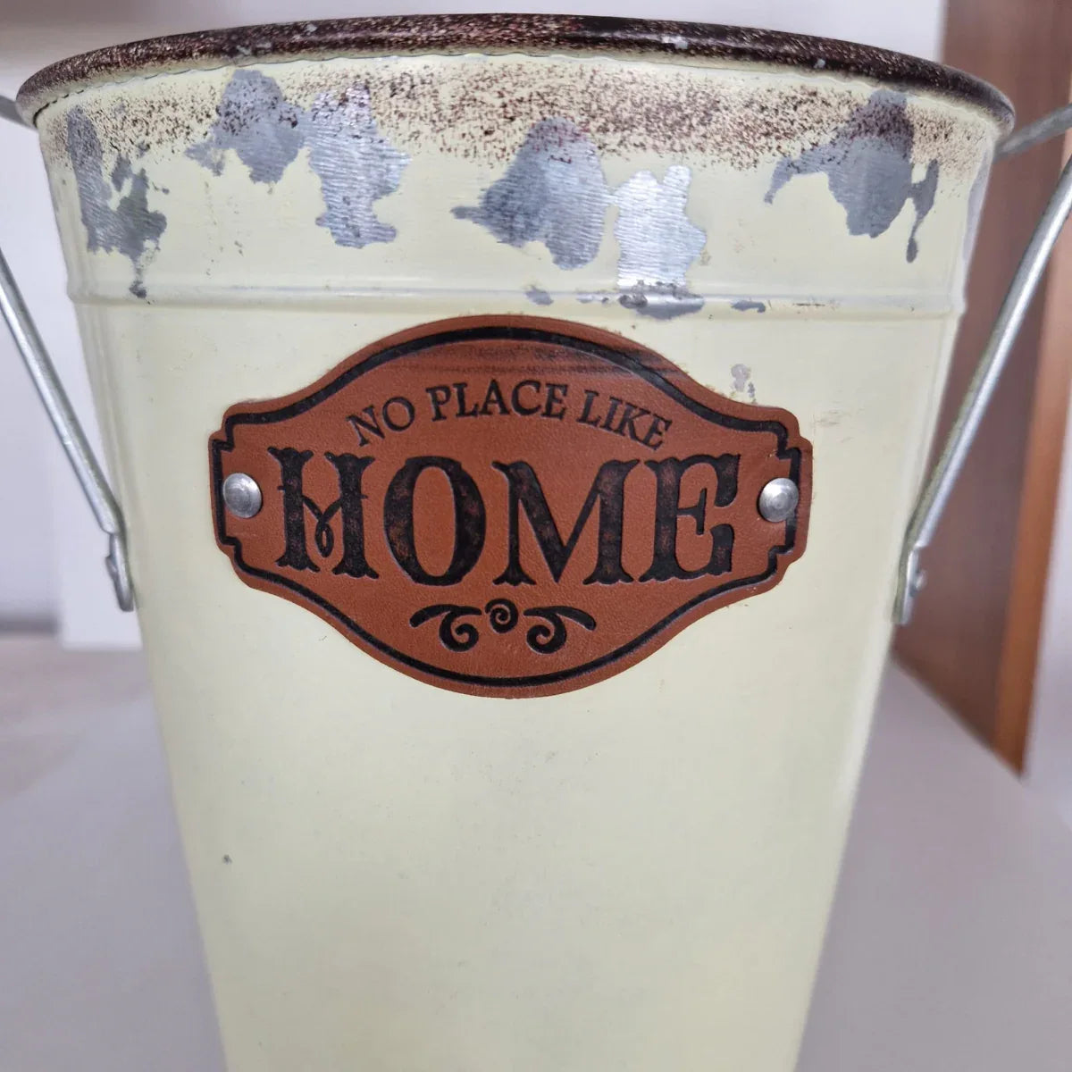 Vas decor din metal, Naimeed D2611, 165x255x165mm, Alb