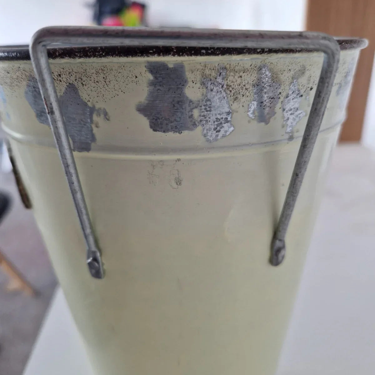 Vas decor din metal, Naimeed D2611, 165x255x165mm, Alb