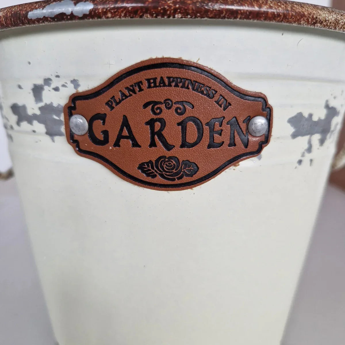 Vas decor din metal Naimeed D2612, 175x155x175mm, Alb