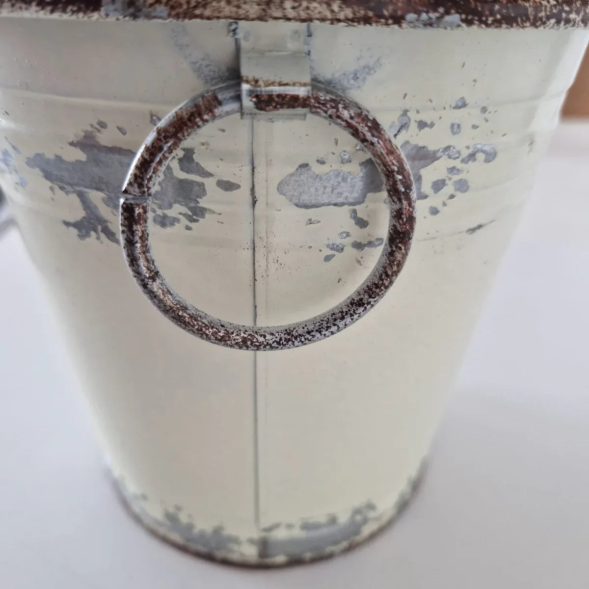 Vas decor din metal Naimeed D2612, 175x155x175mm, Alb