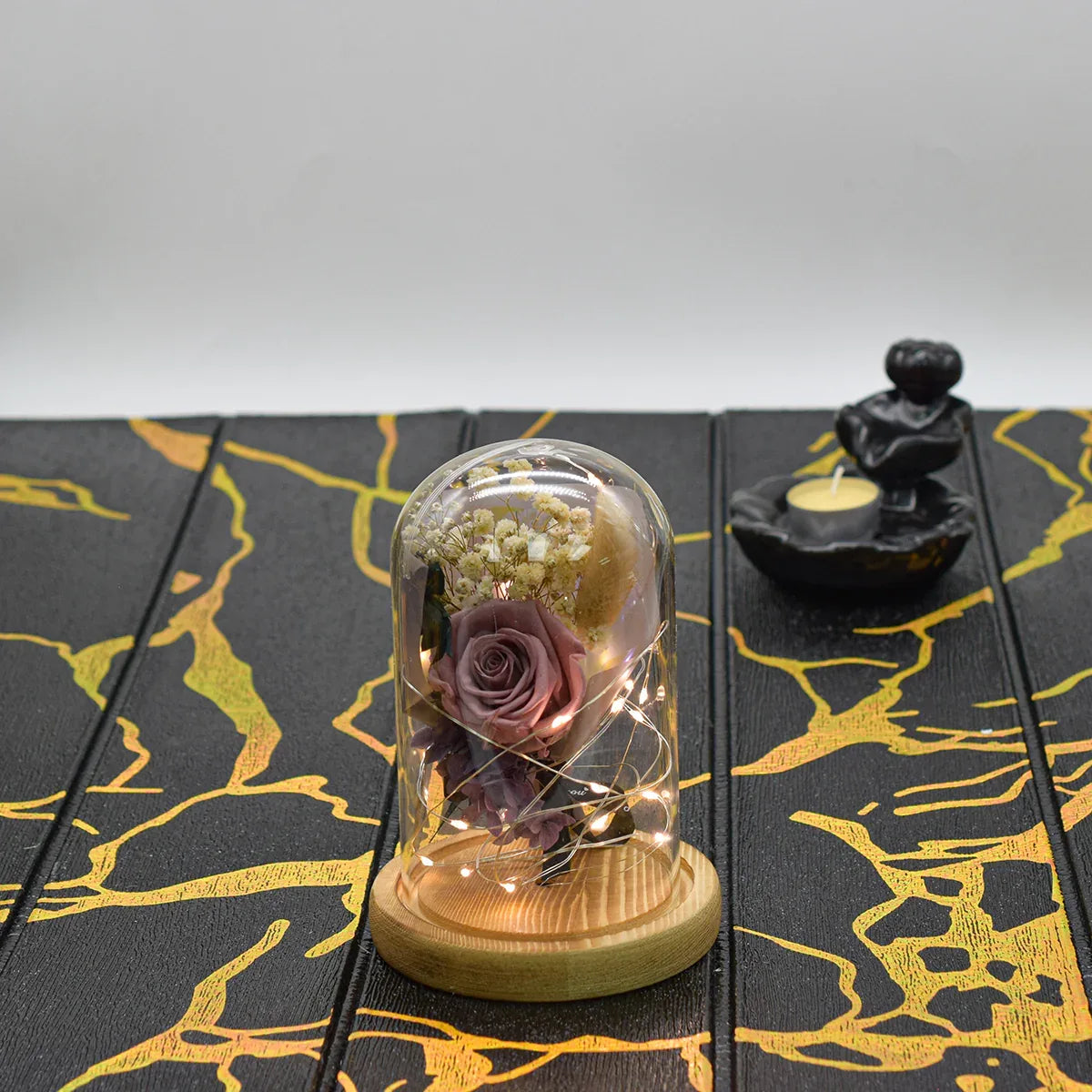 Aranjament floral in cupola de sticla, lumina Led, D4016, Roz pal