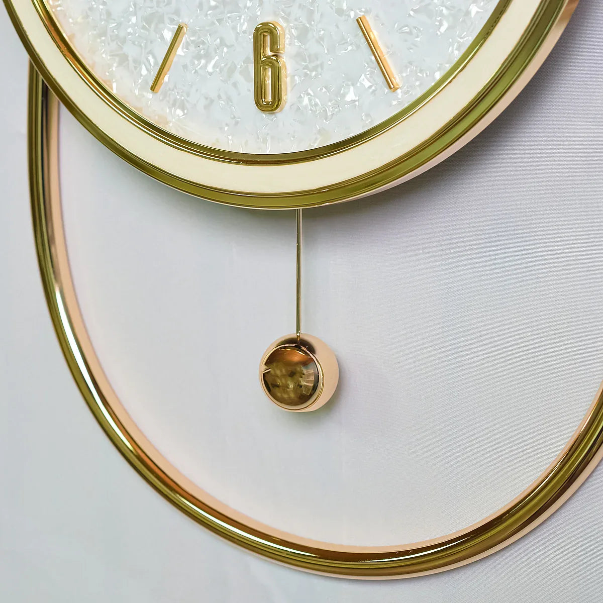 Ceas de perete cu pendul, stil elegant, Metal, mecanism Silentios, D4212, 35*57 cm, Auriu/Alb
