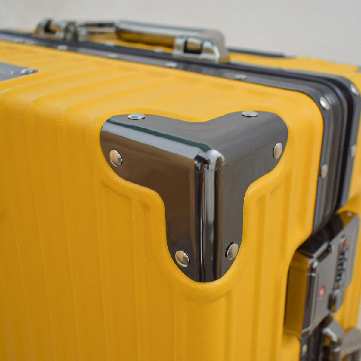 Troler, cabina avion, Naimeed D5393S, Premium Voyage 4 roti duble 360 grade, ABS, inchidere cifru, Galben, 34x23x55cm