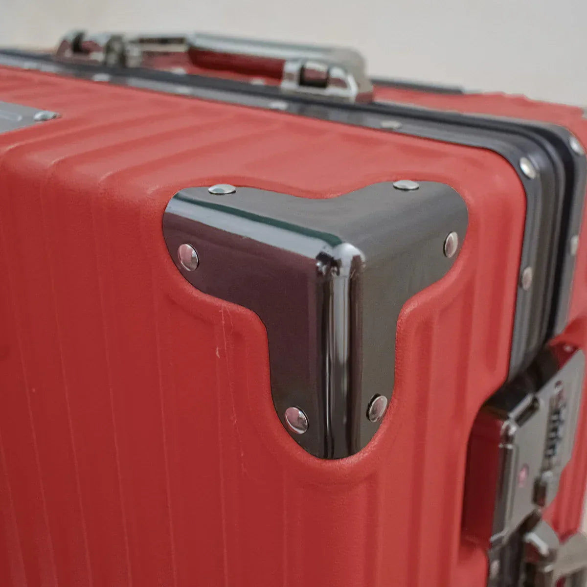 Troler, cabina avion, Naimeed D5395S, Premium Voyage, 4 roti duble 360 grade, ABS, inchidere cifru, Rosu, 34x23x55cm