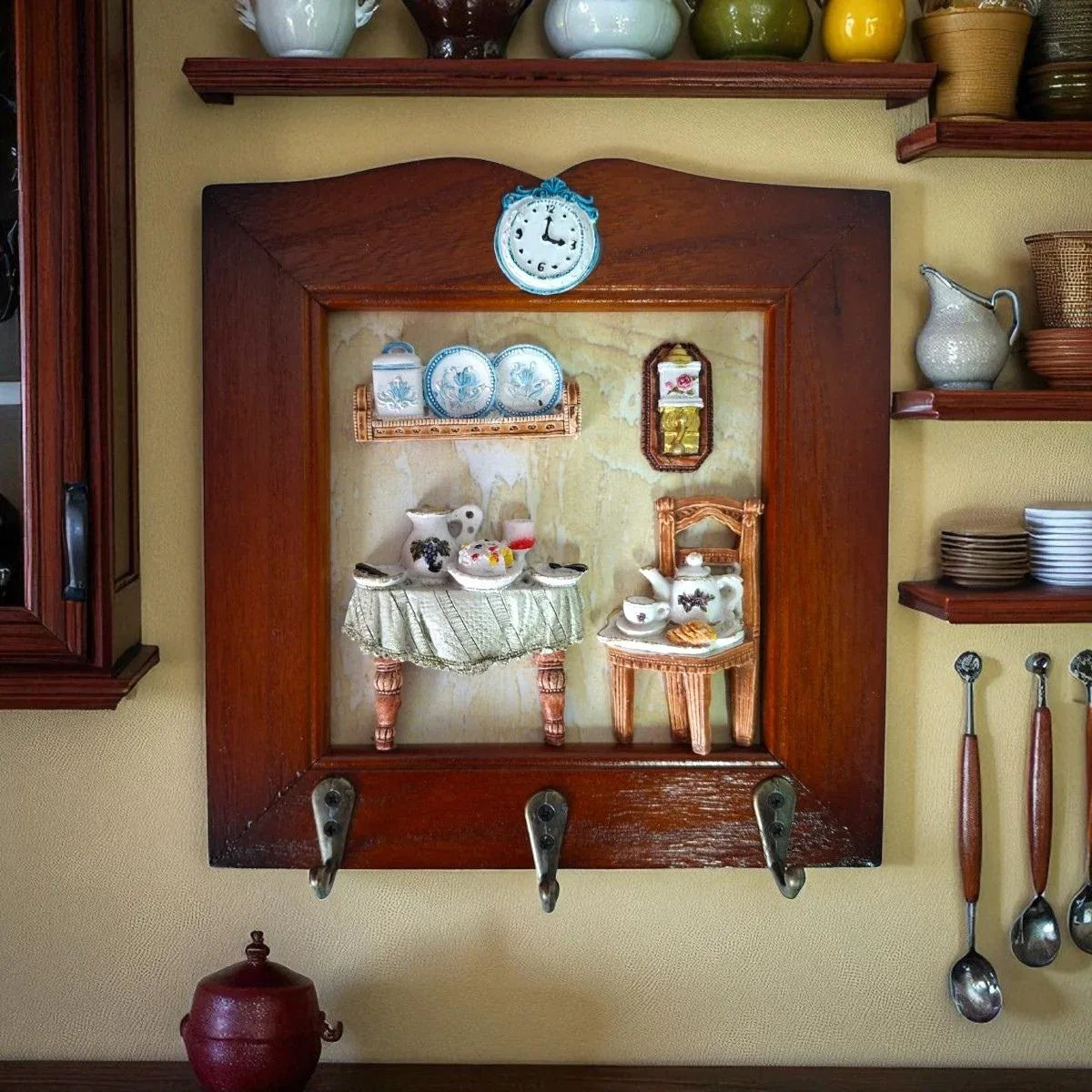 Cuier decorativ cu 3 carlige, Naimeed D66-8, 21x21x1.3cm, Maro