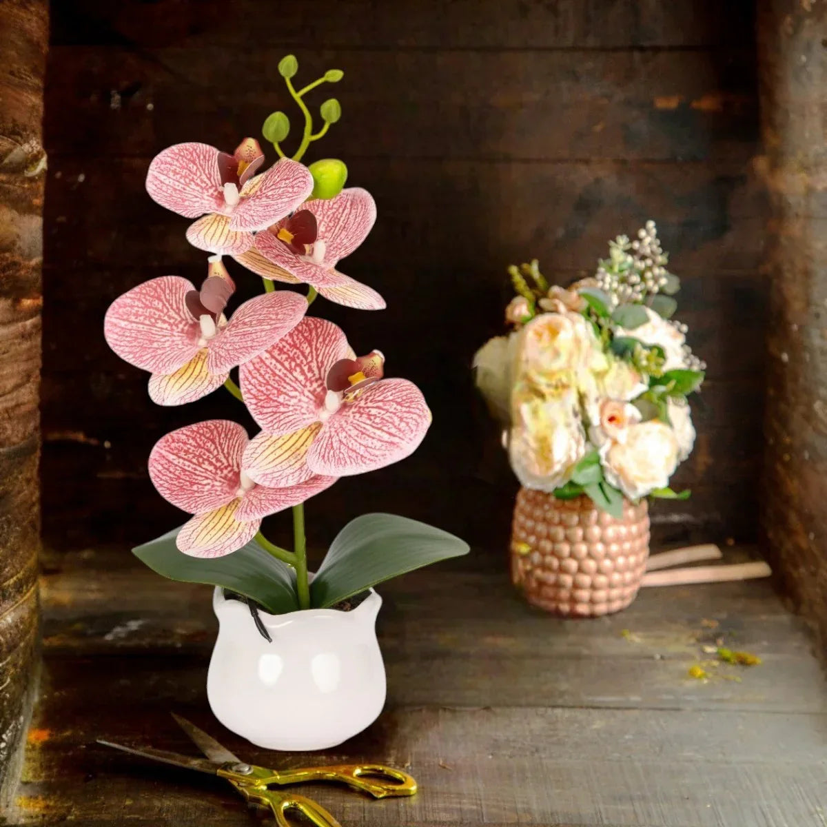 Orhidee cu aspect natural in ghiveci ceramic, 49 cm, Naimeed D6891, Roz