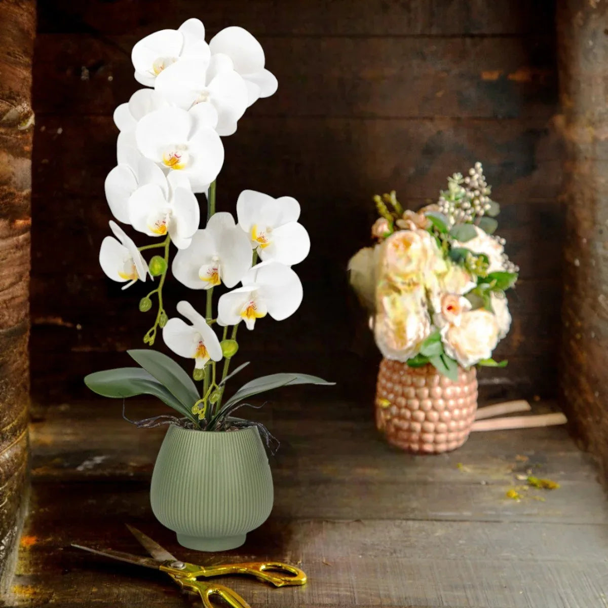 Orhidee cu aspect natural in ghiveci ceramic, 80 cm, Naimeed D6903, Alb/Verde