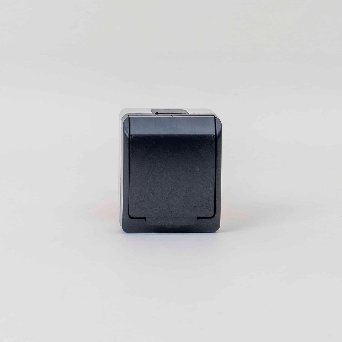 Priza simpla cu capac negru HERMES, 16A/250, IP44 / ELPL-0324-07