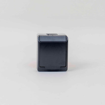 Priza simpla cu capac negru HERMES, 16A/250, IP44 / ELPL-0324-07