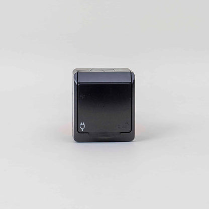 Priza simpla neagra cu capac HERMES, 16A/250, IP44 / ELPL-0324-09