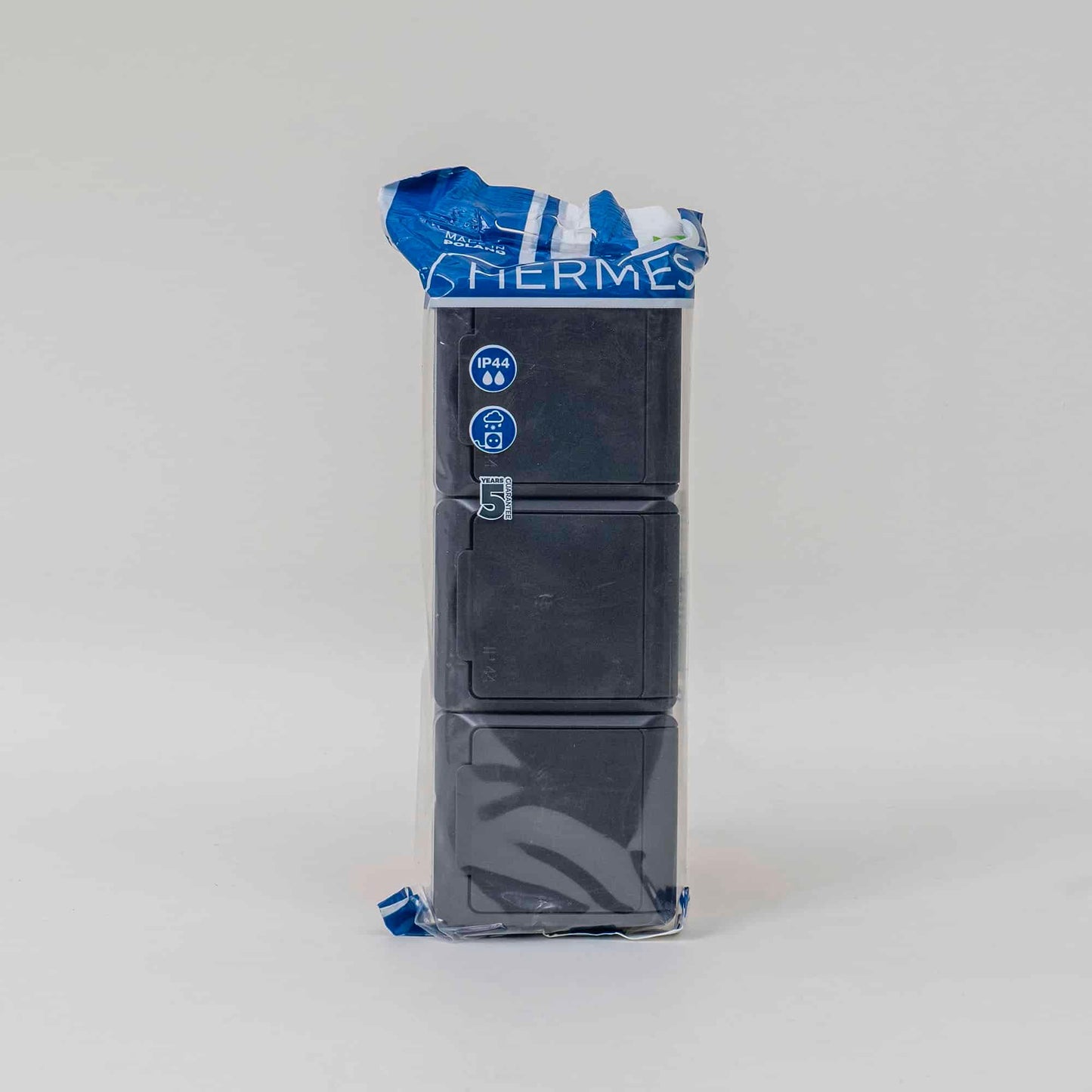 Priza tripla cu capac negru HERMES, 16A/250, IP44 / ELPL-0326-07