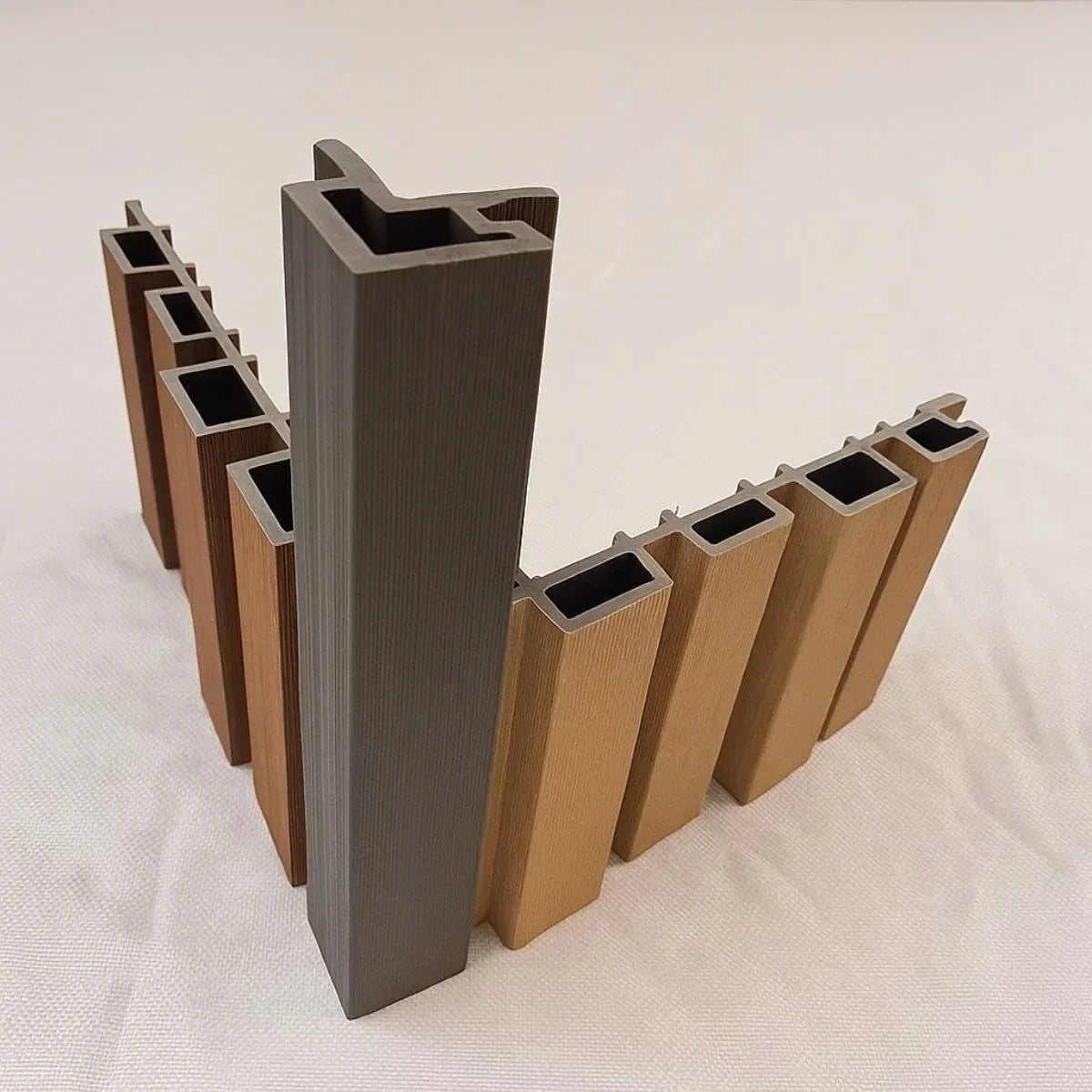 Coltar coextrudat pentru lambriu WPC exterior, Naimeed D7499, Dimensiuni 280x5.6x4.9cm, Maro inchis