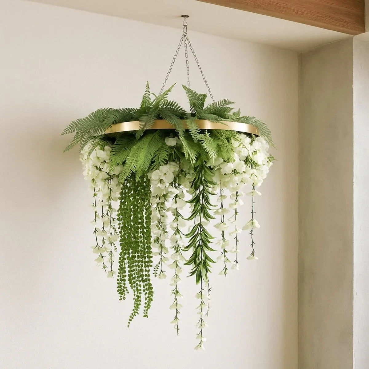 Aranjament Suspendat cu Plante Artificiale pe Disc Decorativ Auriu, Naimeed D7444, diametru 80 cm