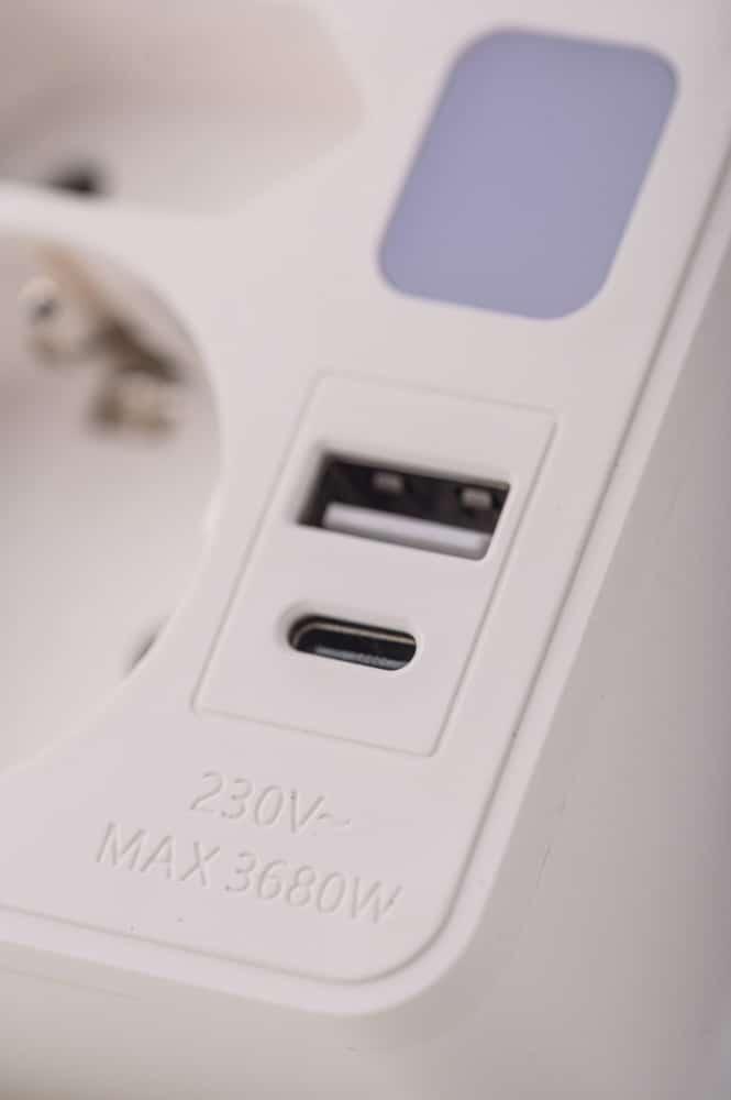 Adaptor dublu cu lumina veghe, 1xSchucko+1xEuro, USB 1xA+1xC, 16A, 250V alb Strohm / SM-A-CGZB2LU1