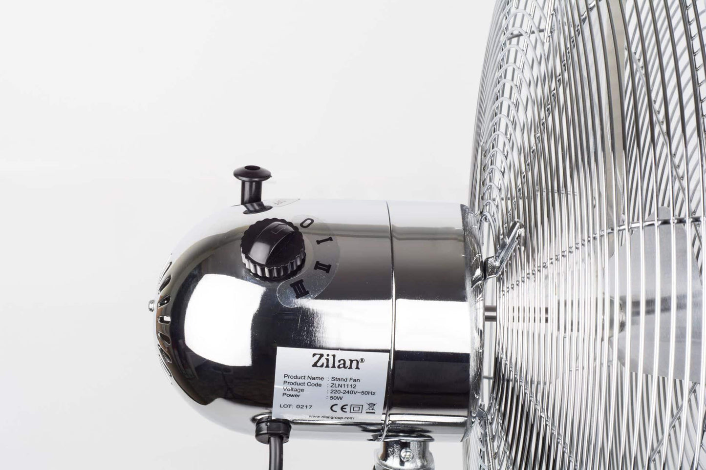 Ventilator inox cu picior, putere 50 W, cu 3 trepte de viteza, oscilatie automata, debit 6000mc/h, maner pentru transport facil, 4 pozitii de ajustare pe verticala, inaltime reglabila 88-120 cm / ZLN-1112