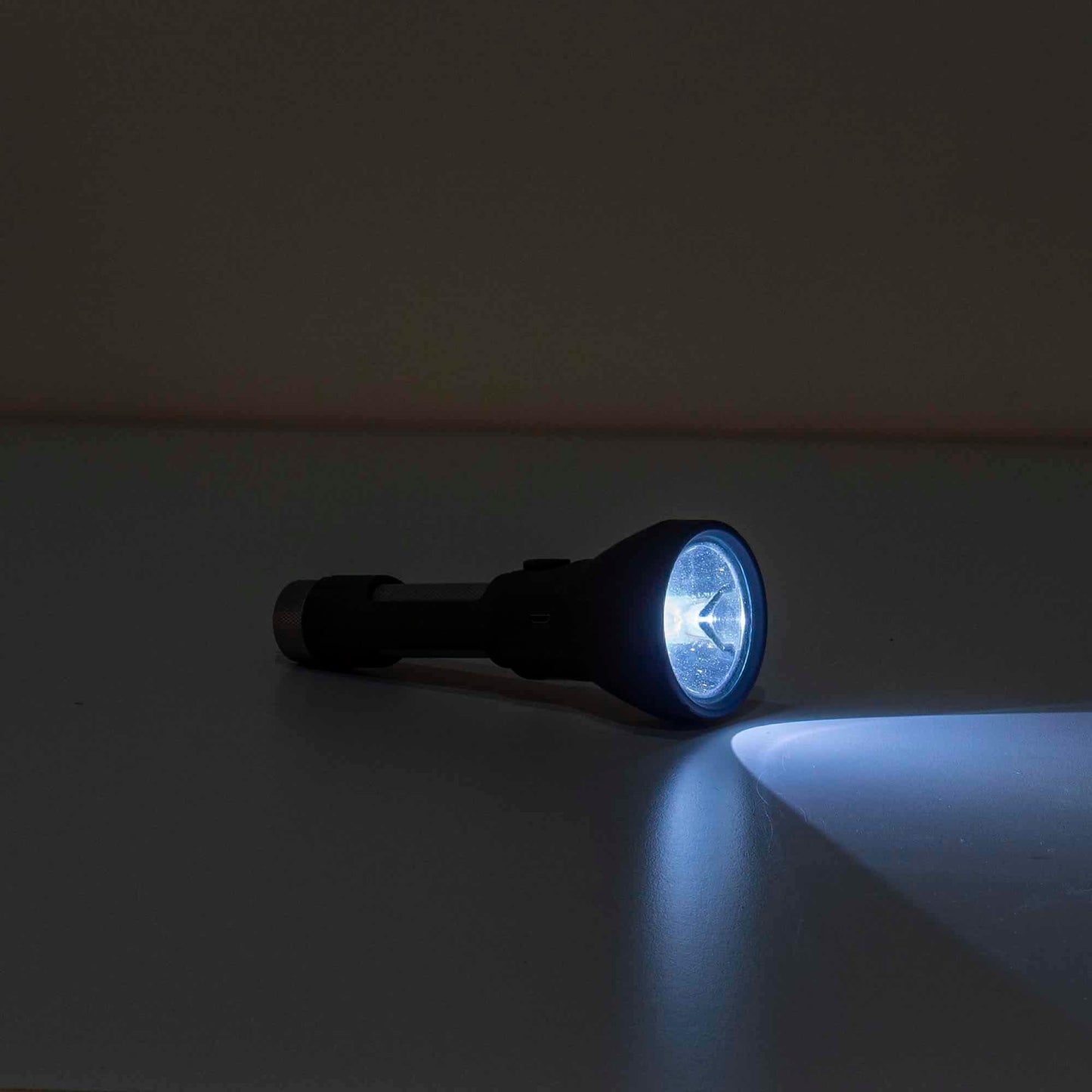 Lanterna de mana LED, 5 moduri de intensitate a luminii, USB, Z-TOOLS / ZTS 8235