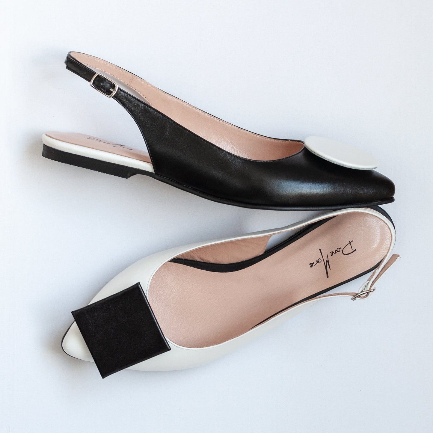 Balerini asimetrici din piele naturala alb cu negru Dee